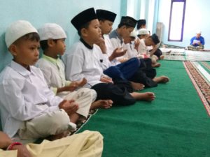 Read more about the article Mustajabnya Doa Anak Yatim (Doa Bersama Malam Jum’at)