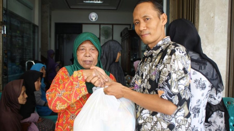 Read more about the article Berbakti Pada Orang Tua, Yuk Hadiahkan Pahala Amal Jariah Ini