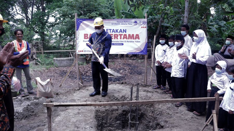Read more about the article Peletakan Batu Pertama, TK Rahmatul Ilmi dan Asrama Yatim  Siap Dibangun