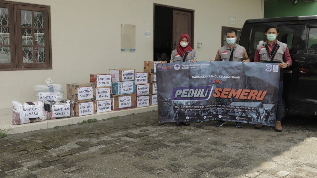 Bantuan Logistik untuk Korban Erupsi Gunung Semeru